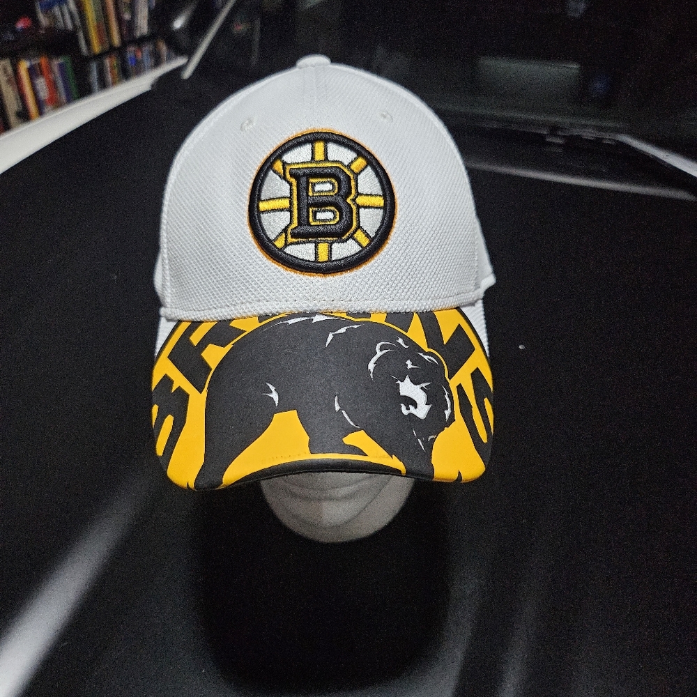Boston Bruins stretch cap